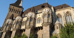 Nyári zenei fesztivált rendeznek Vajdahunyad várában