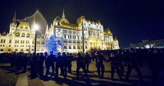 Újabb tüntetést szerveznek a Parlament elé Újabb tüntetést szerveznek a Parlament elé