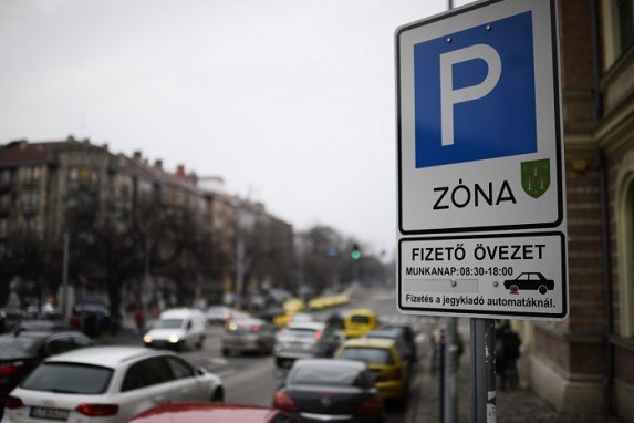 Ingyenes lesz a parkolás Budapesten az ünnepek alatt