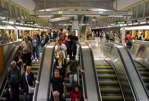 Betelt a 4-es metró, új szerelvények kellenek, ha tovább nő az utasforgalom