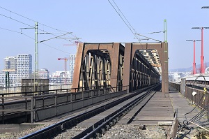 Elindult a legforgalmasabb dunai vasúti híd felújítása